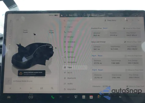 2026 Tesla Model Y Premium Rear-Wheel Drive/Standard Rear-Wheel Drive z USA, uszkodzony, nr VIN 7SAYGDED2TA476063